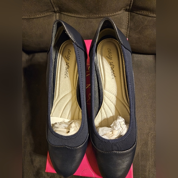 Easy Street Heels - Picture 9 of 12